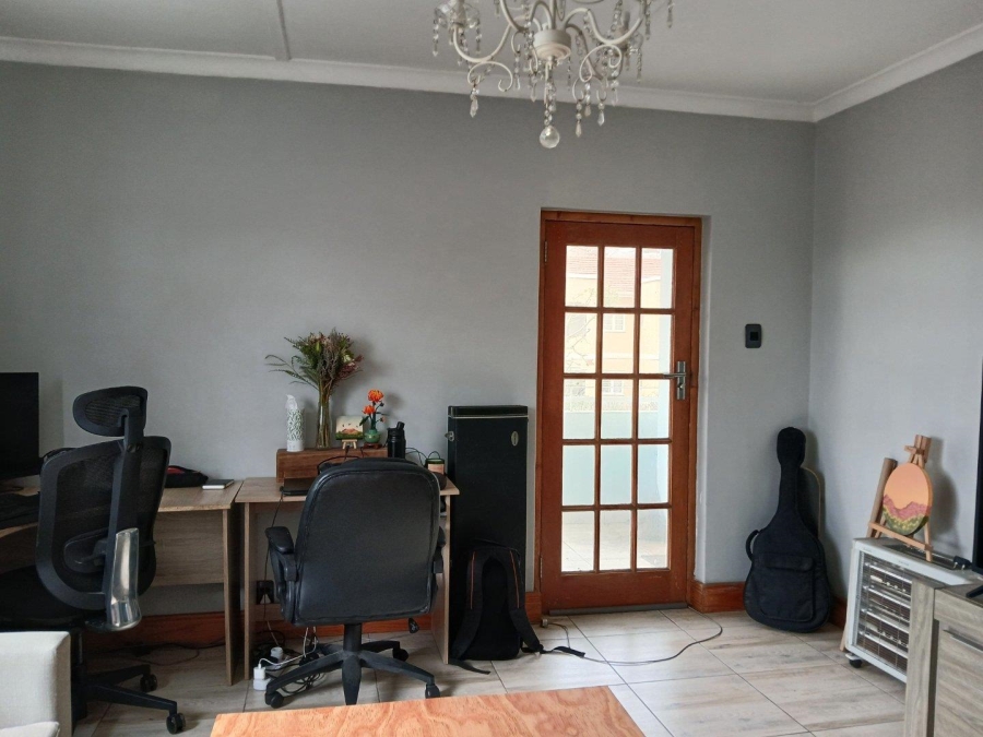 To Let 1 Bedroom Property for Rent in Vredehoek Western Cape